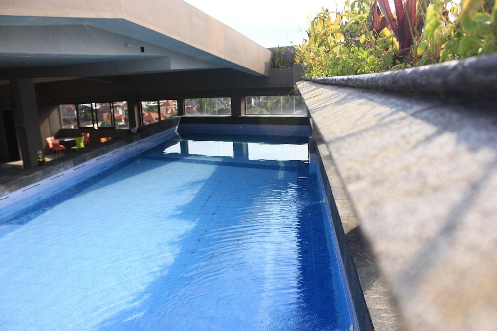 Reddoorz @ Sunset Point Seminyak Exterior foto