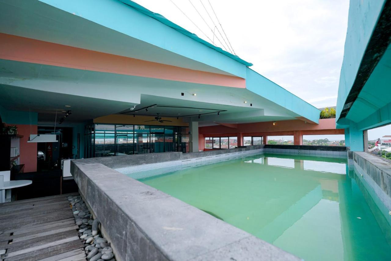 Reddoorz @ Sunset Point Seminyak Exterior foto
