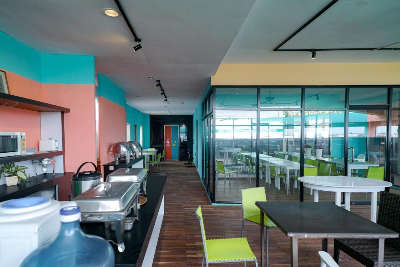 Reddoorz @ Sunset Point Seminyak Exterior foto
